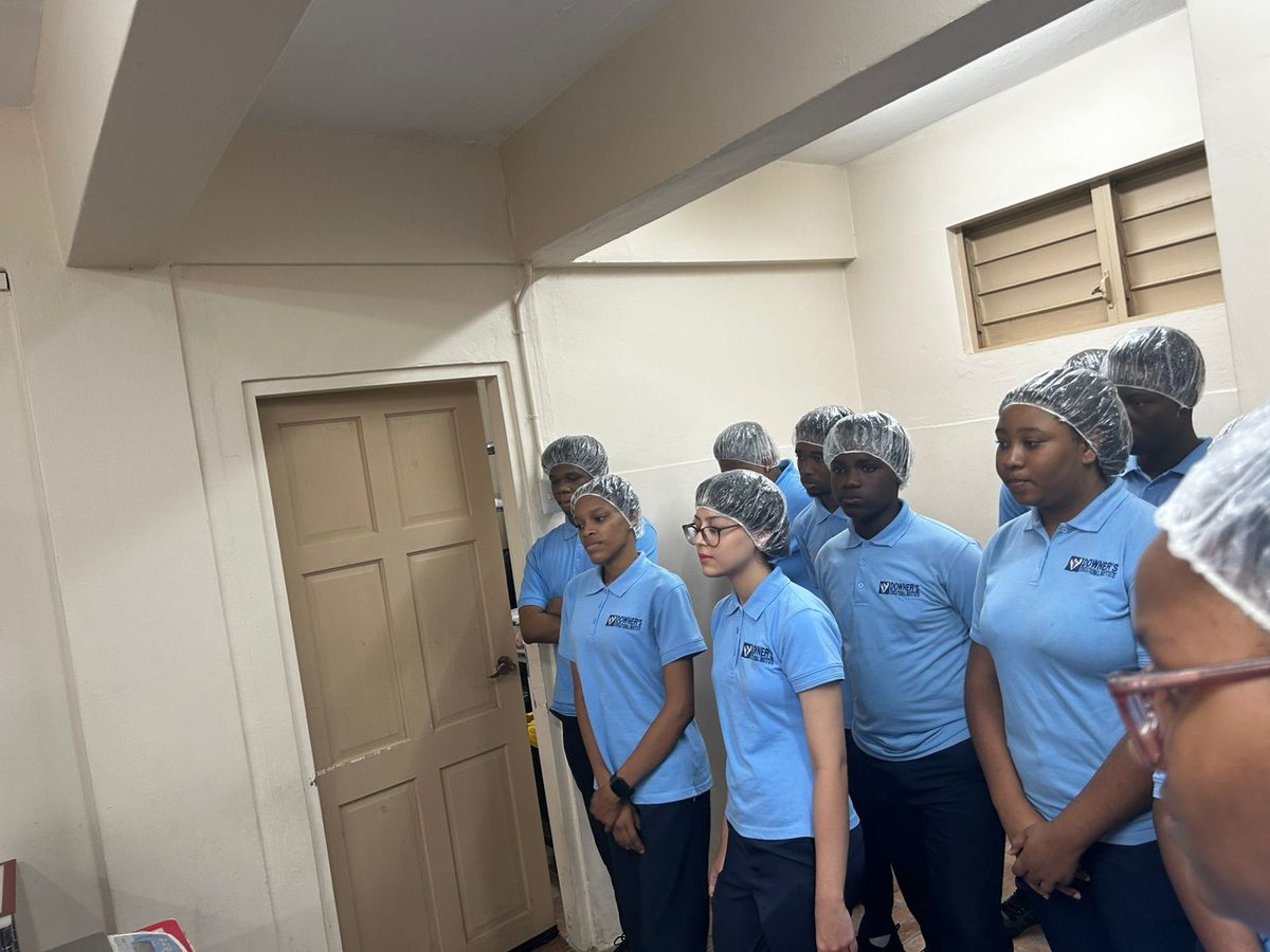Students in Downer's uniforms at a food science session
